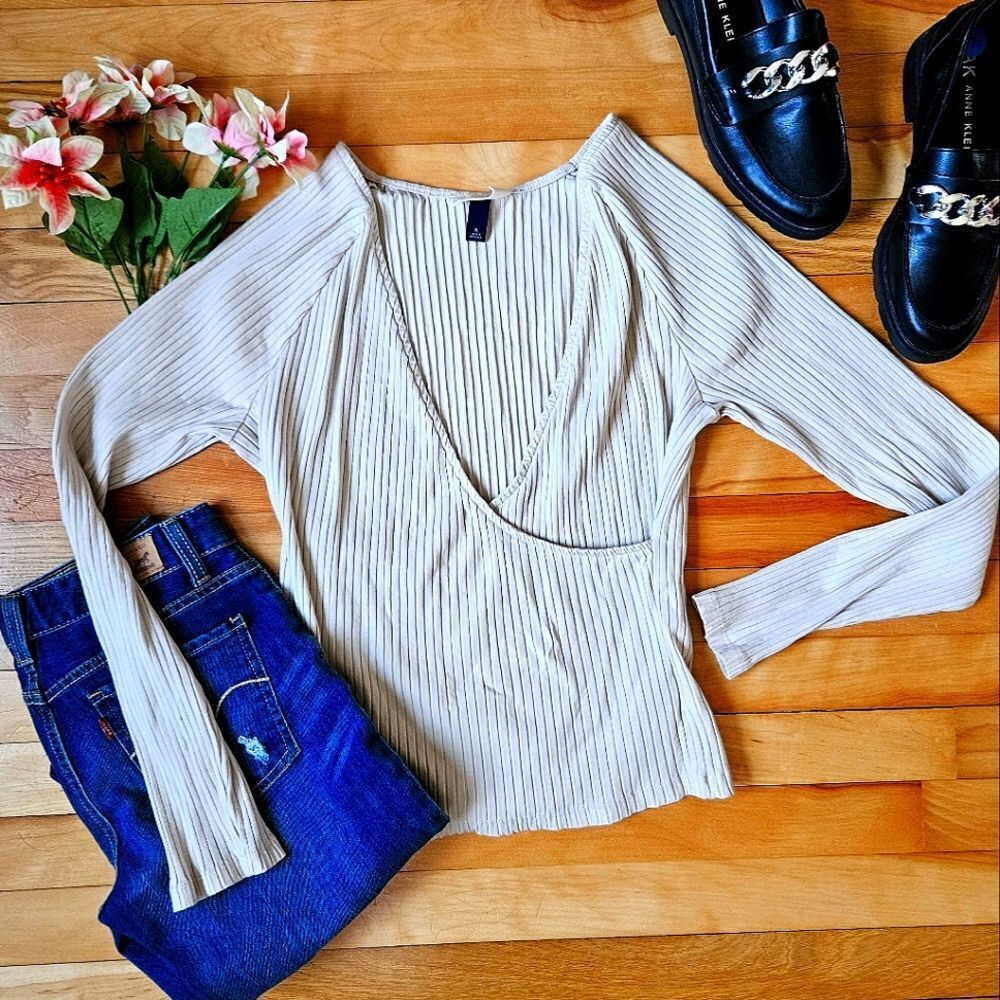 Universal Thread CreamWomen's Top - Picture 2 of 11